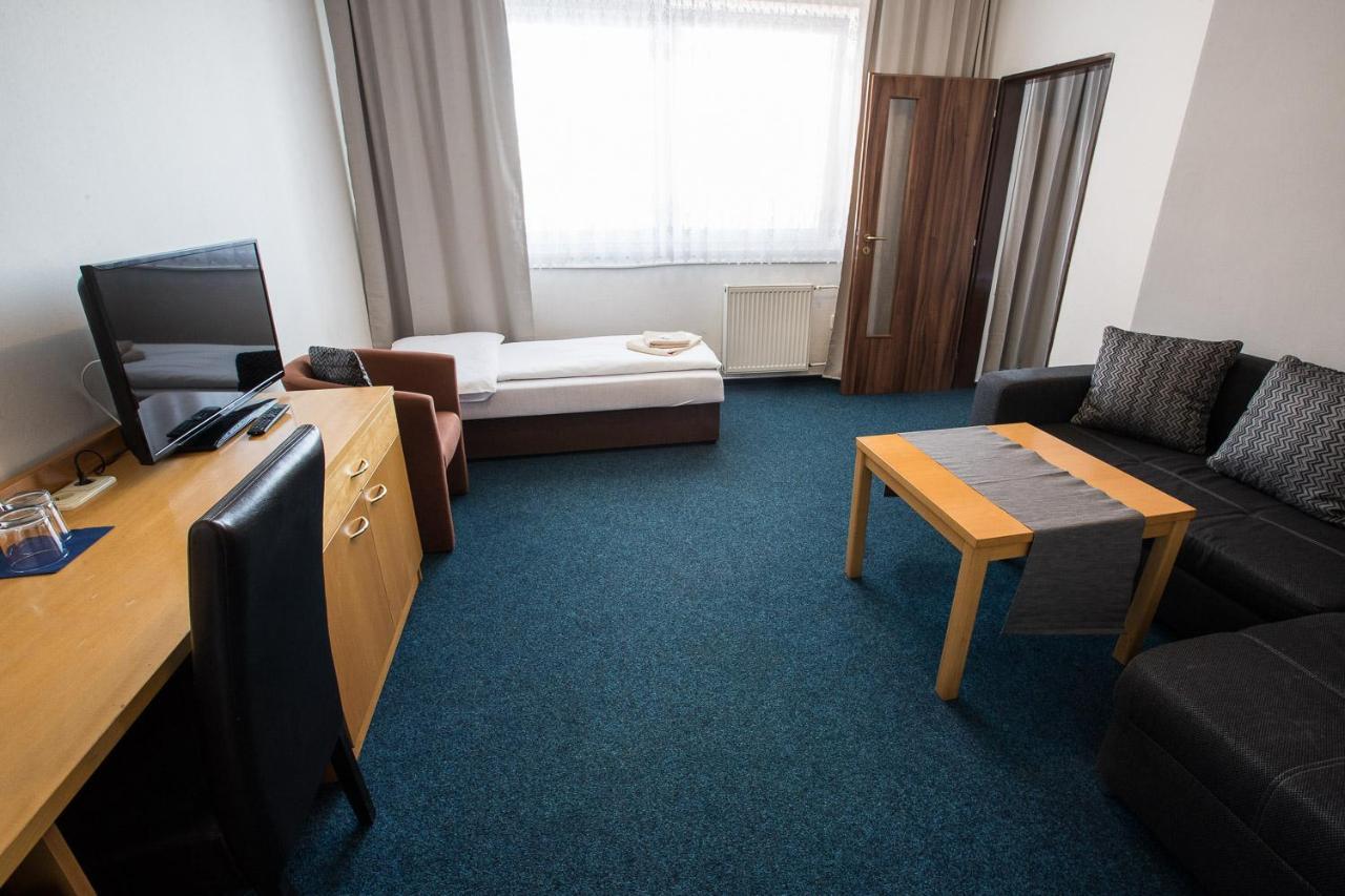 Suite,982288900:JPEG